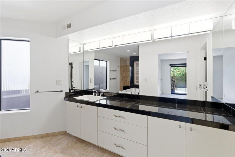 27-5309 N 24th Pl_RedHogMedia