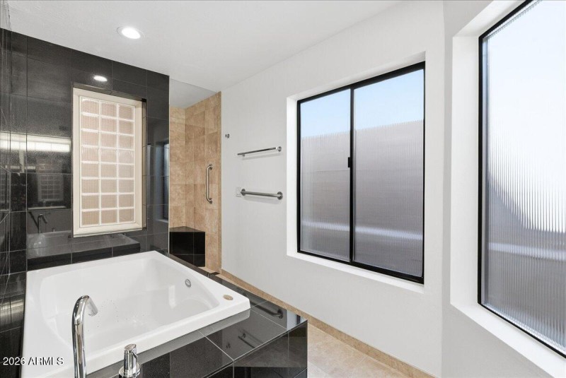 28-5309 N 24th Pl_RedHogMedia