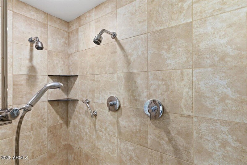 29-5309 N 24th Pl_RedHogMedia