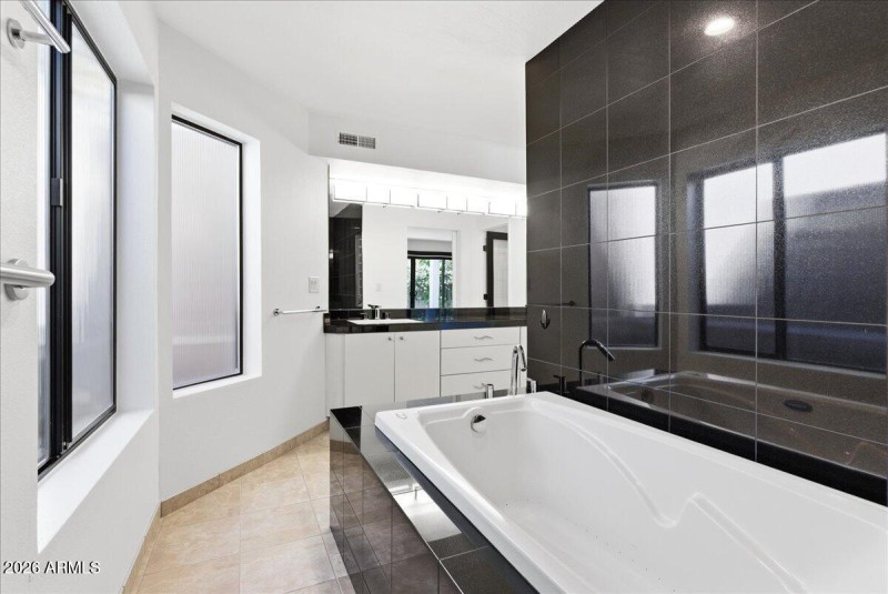 30-5309 N 24th Pl_RedHogMedia