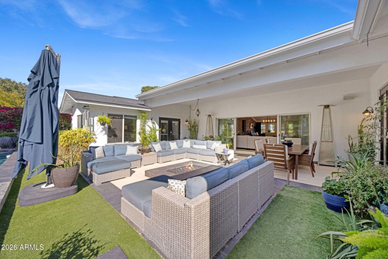 Indoor/Outdoor Living