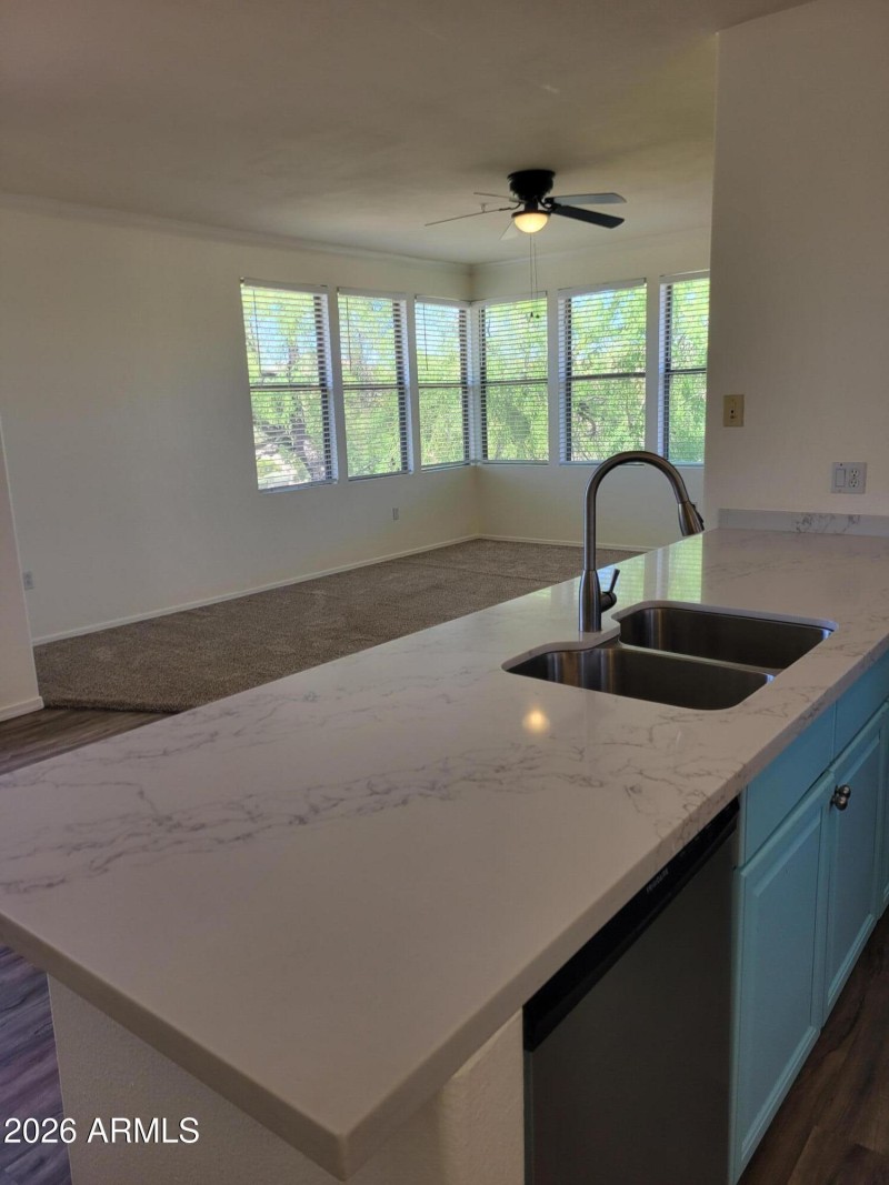 Kitchen-Penninsula pic 1