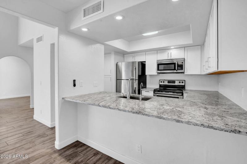 11-web-or-mls-2811 N 61st Pl-11