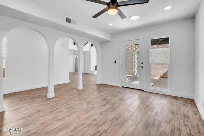 15-web-or-mls-2811 N 61st Pl-15