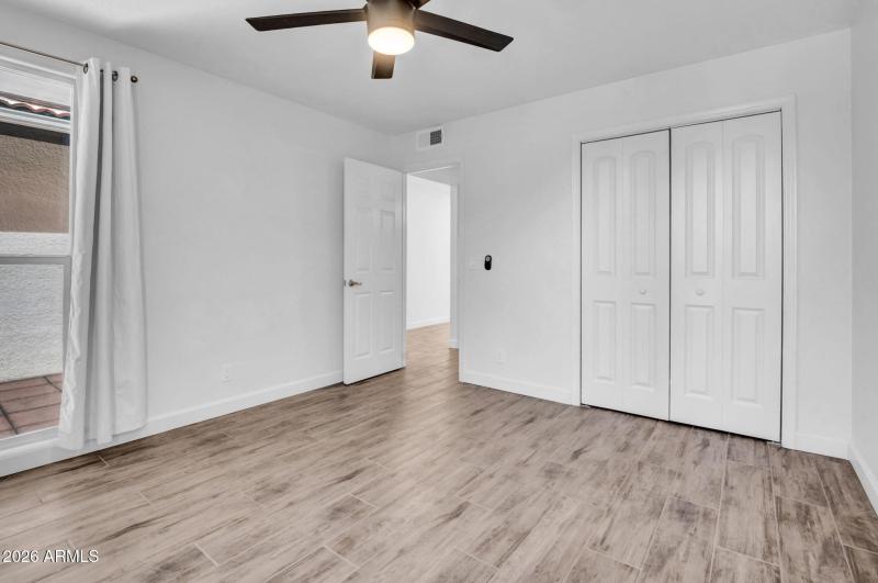 18-web-or-mls-2811 N 61st Pl-18