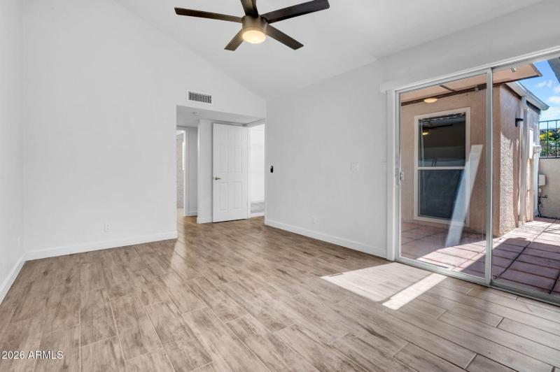 20-web-or-mls-2811 N 61st Pl-20