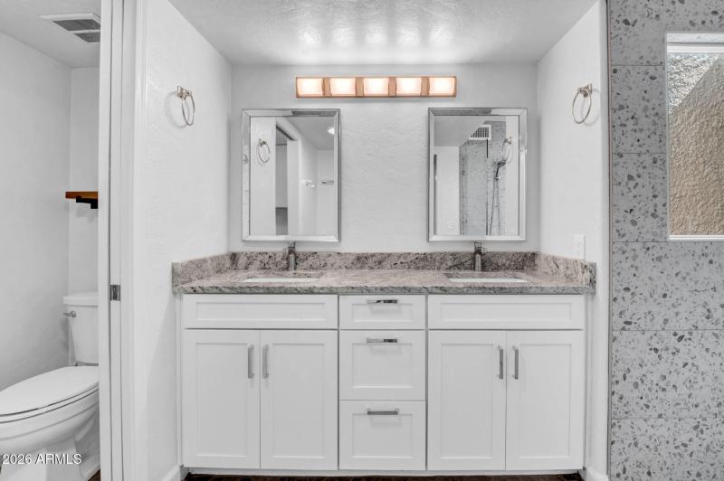 22-web-or-mls-2811 N 61st Pl-22