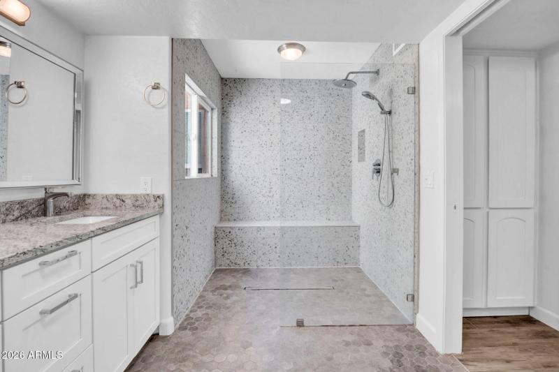 23-web-or-mls-2811 N 61st Pl-23