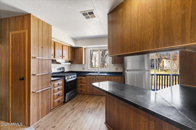 Kitchen - 202 W Merritt St