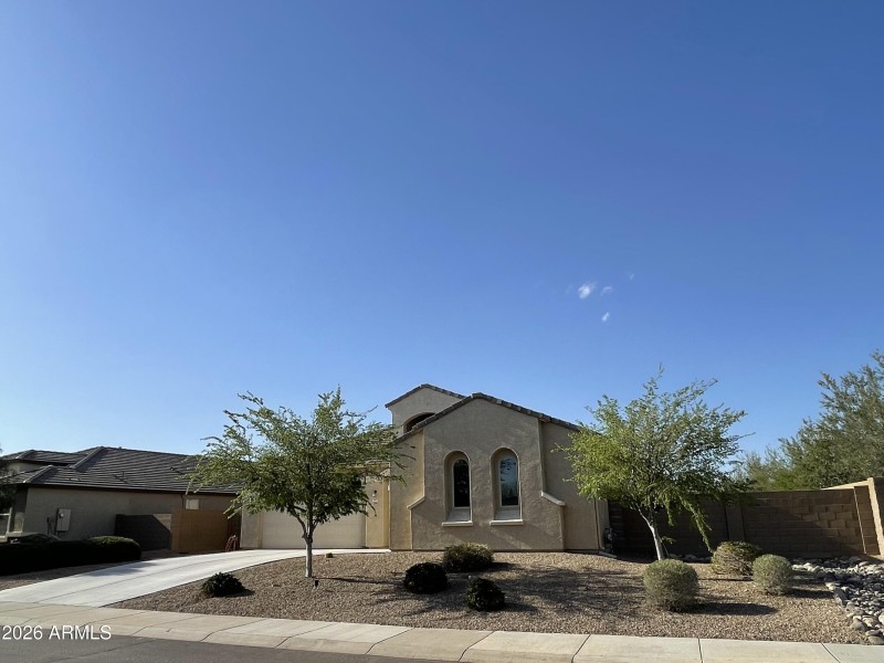 Front Yard & Street View