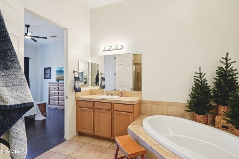 41-web-or-mls-W Salter Dr-S0503-041