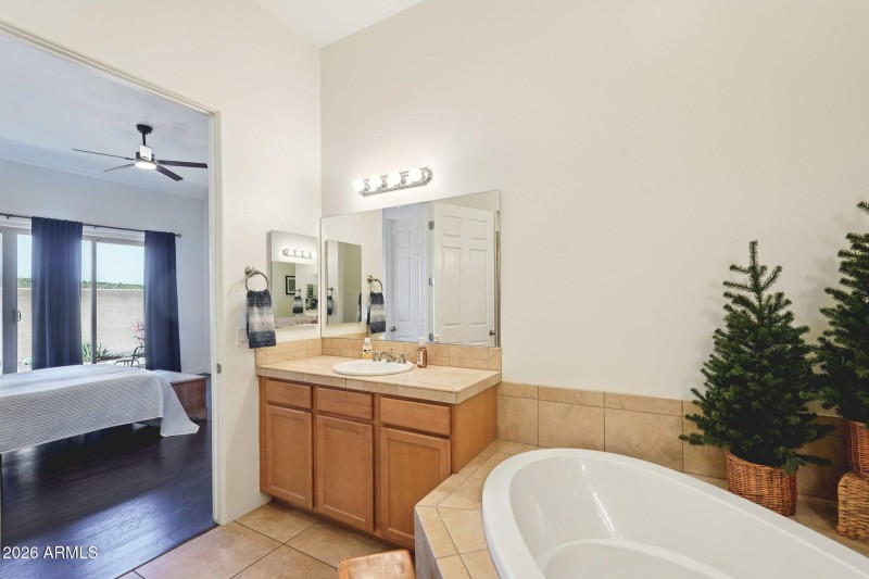 43-web-or-mls-W Salter Dr-S0503-043