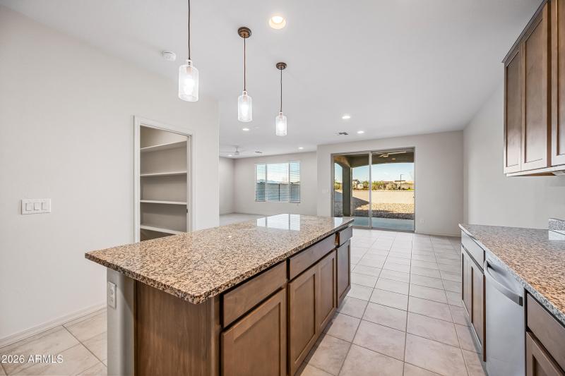 10-17566WSJA-ocupix-