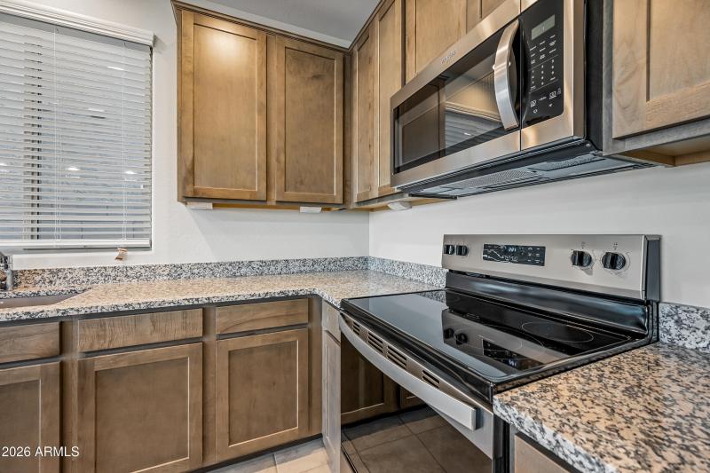 12-17566WSJA-ocupix-