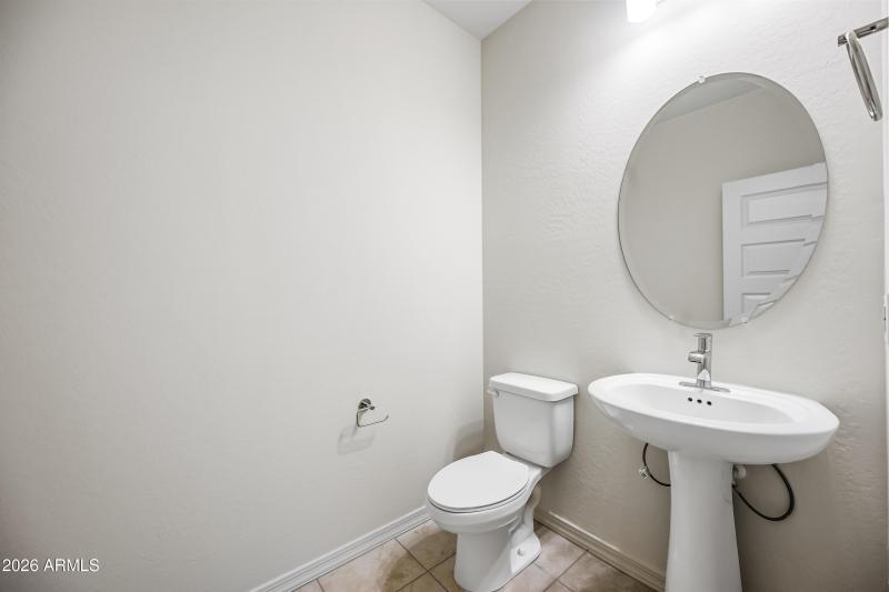 19-17566WSJA-ocupix-