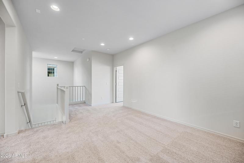 20-17566WSJA-ocupix-