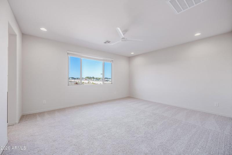 21-17566WSJA-ocupix-