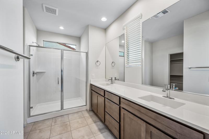 23-17566WSJA-ocupix-