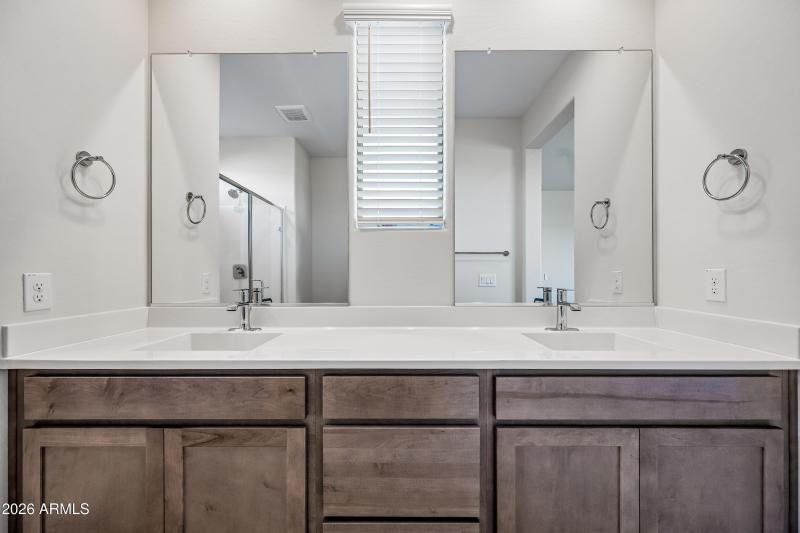 24-17566WSJA-ocupix-