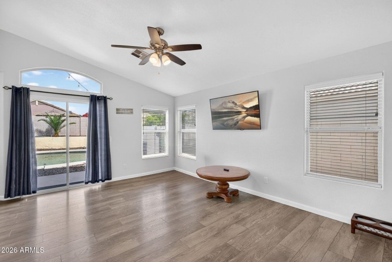 15-web-or-mls-35E Dry Creek Rd