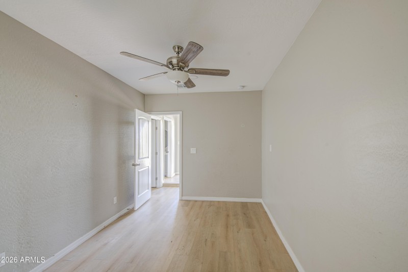 Bedroom 4-pic 2