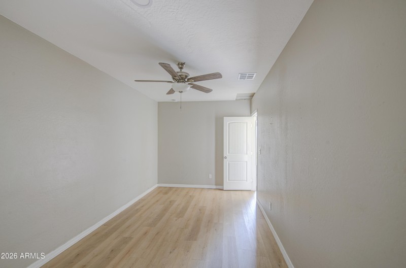 Bedroom 5-pic 2