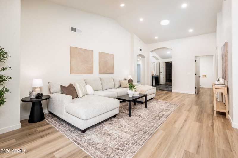 1033 E Hearne Way - MLS-10