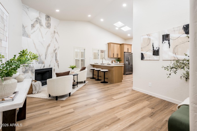 1033 E Hearne Way - MLS-14