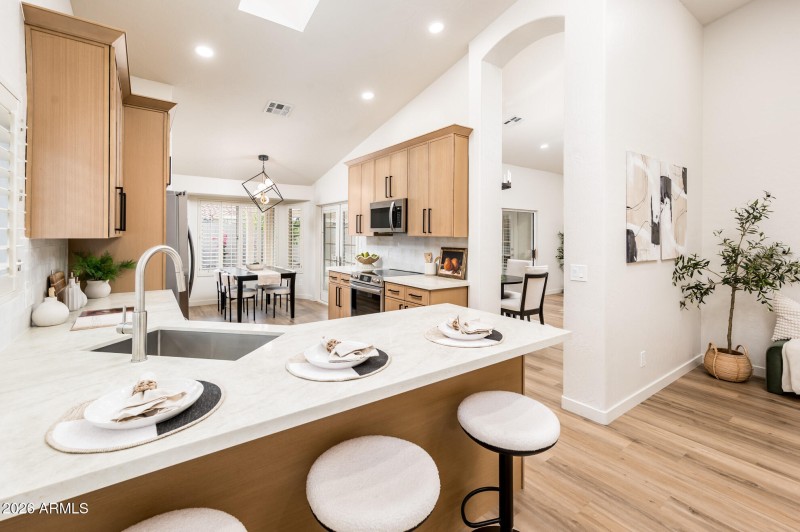 1033 E Hearne Way - MLS-20