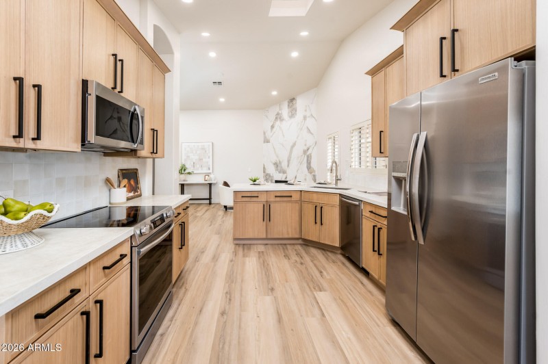 1033 E Hearne Way - MLS-24