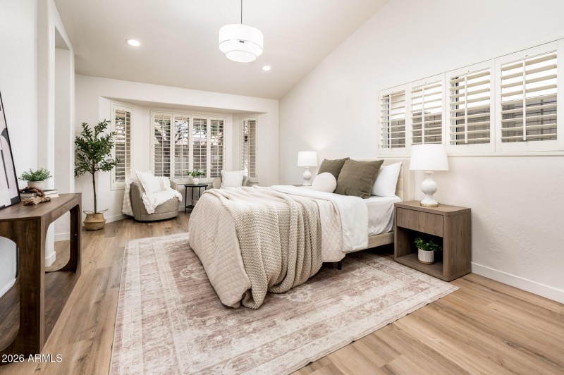 1033 E Hearne Way - MLS-28