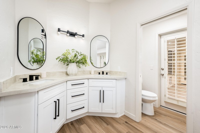 1033 E Hearne Way - MLS-32