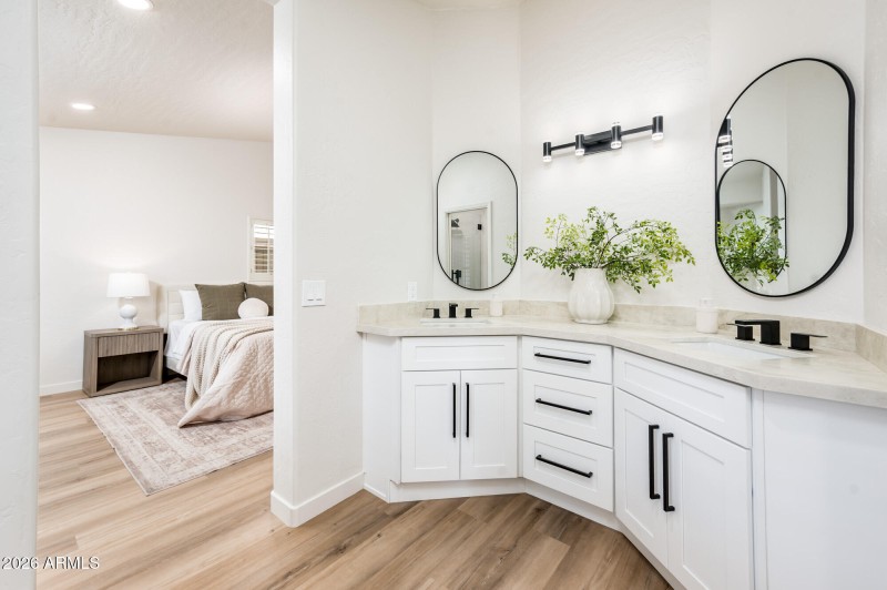 1033 E Hearne Way - MLS-33