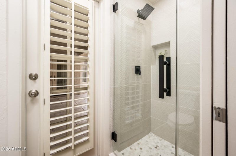 1033 E Hearne Way - MLS-35