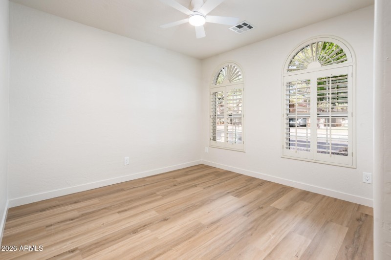 1033 E Hearne Way - MLS-36