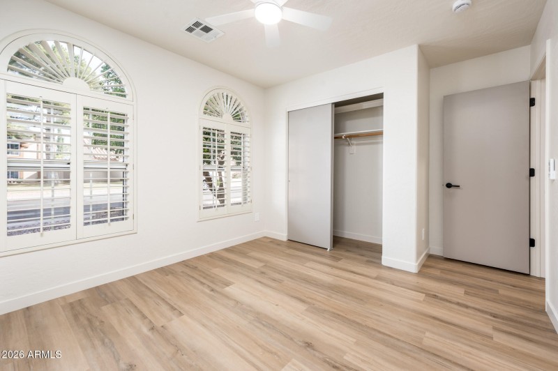 1033 E Hearne Way - MLS-37