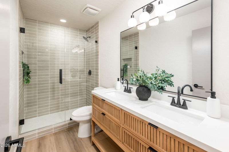 1033 E Hearne Way - MLS-42