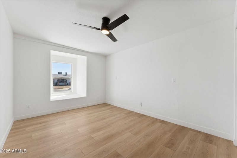 13-011-primary-bedroom