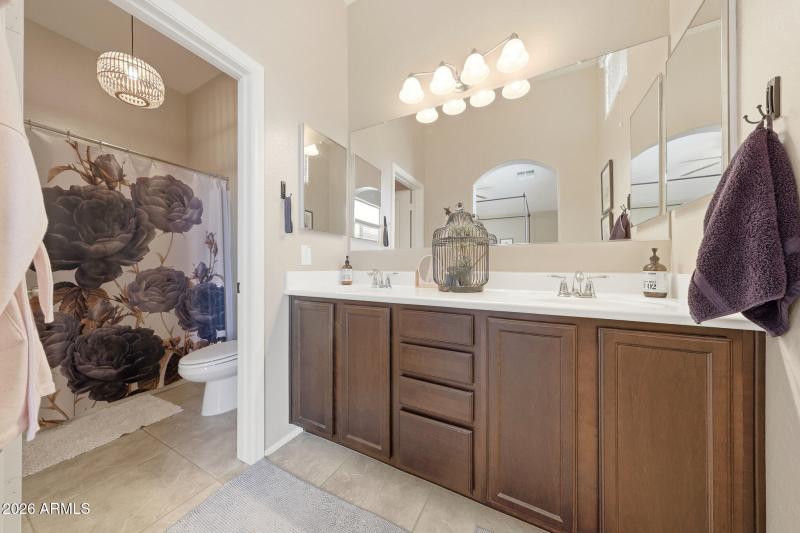 Dual-vanity bathroom