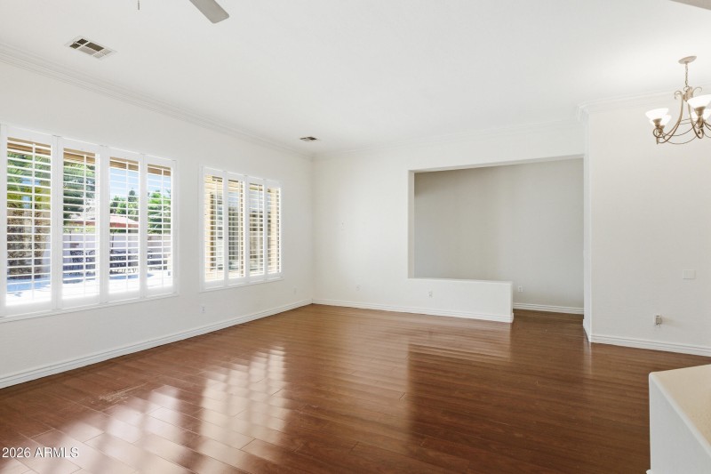 6_1645 e orangewood st-6