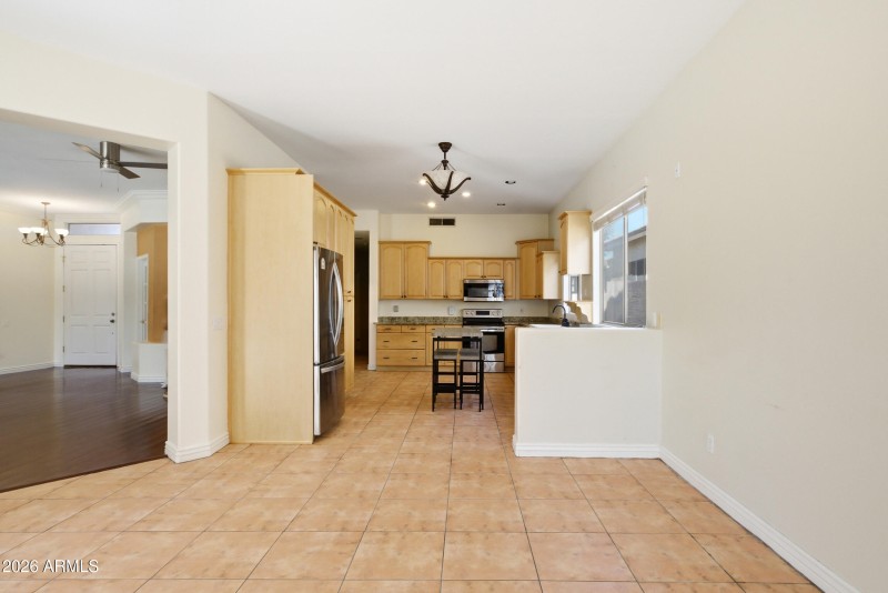 8_1645 e orangewood st-8