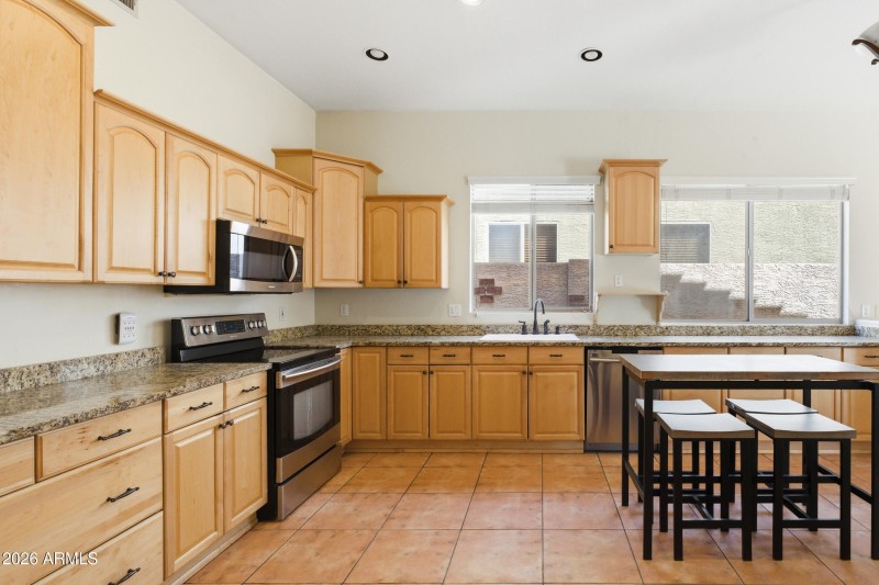 13_1645 e orangewood st-13