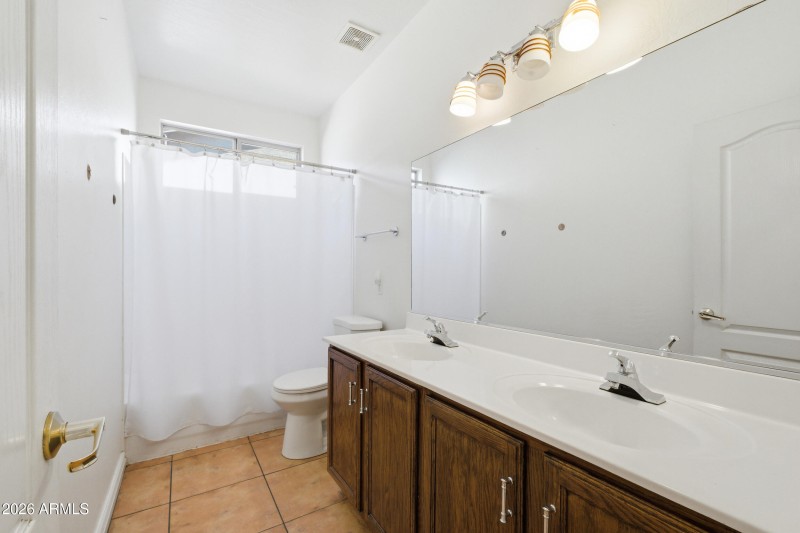 25_1645 e orangewood st-25