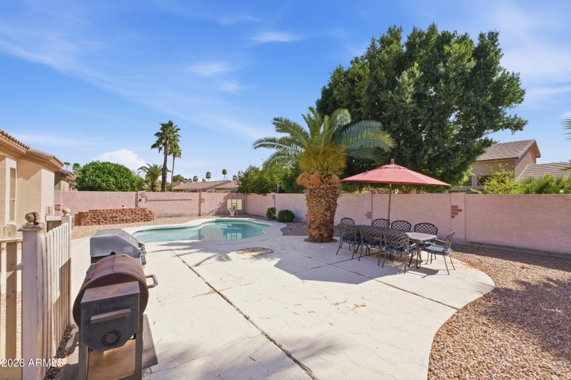 33_1645 e orangewood st-33