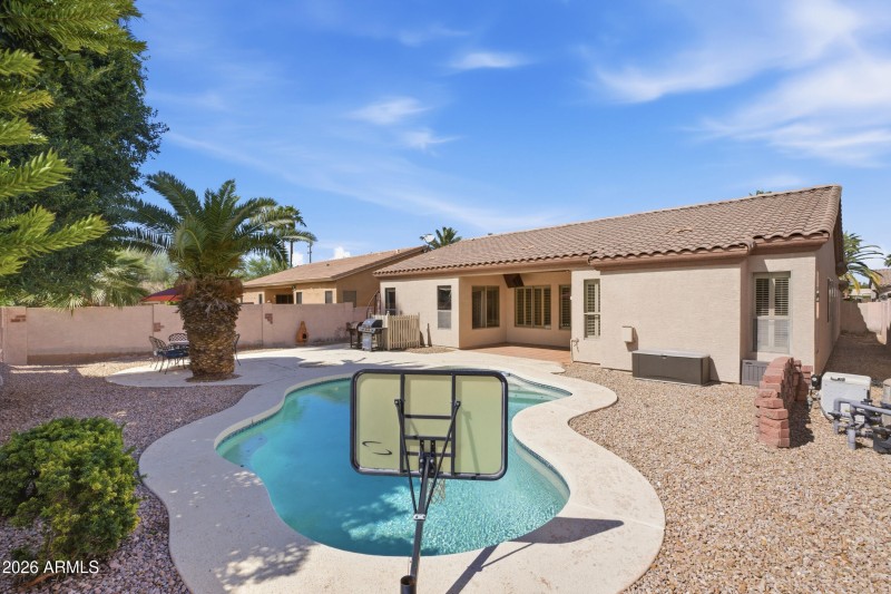 37_1645 e orangewood st-37