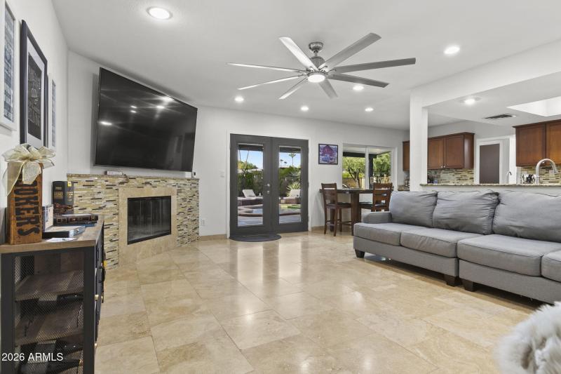 6-web-or-mls-5734-e-betty-elyse-ln