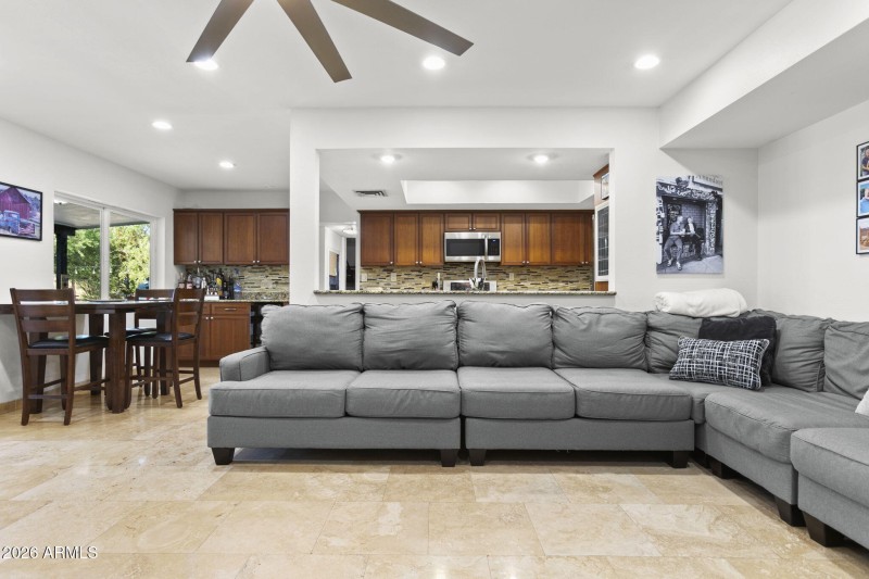 7-web-or-mls-5734-e-betty-elyse-ln