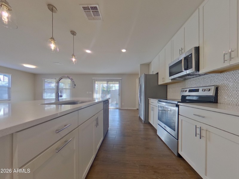 6_pc_yh3x8Bk1cA_gXaT9sUTSD_layout_0