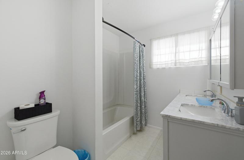 3322_W_Pierson_St_34