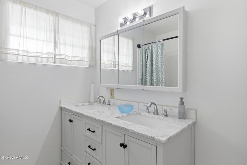 3322_W_Pierson_St_35